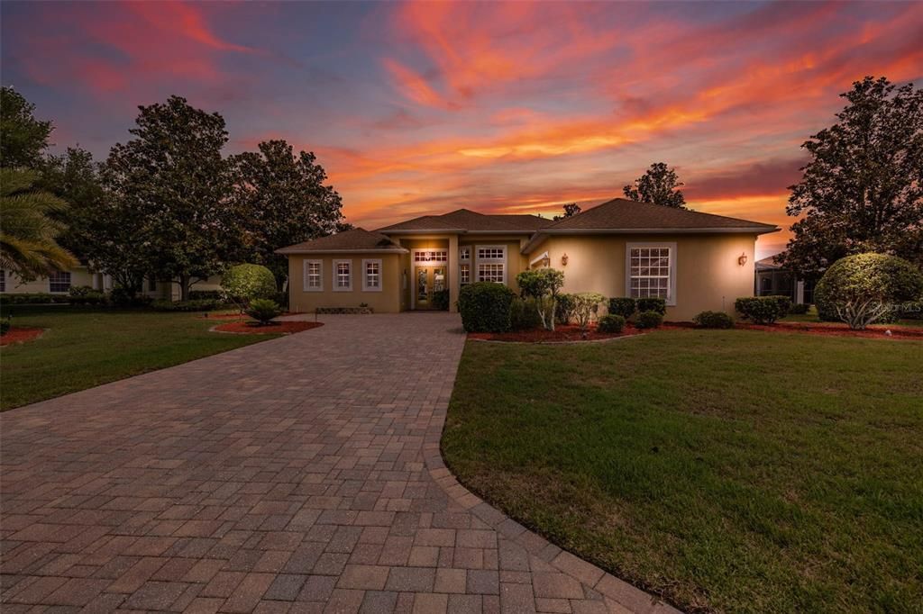 Active With Contract: $450,000 (3 beds, 3 baths, 2600 Square Feet)