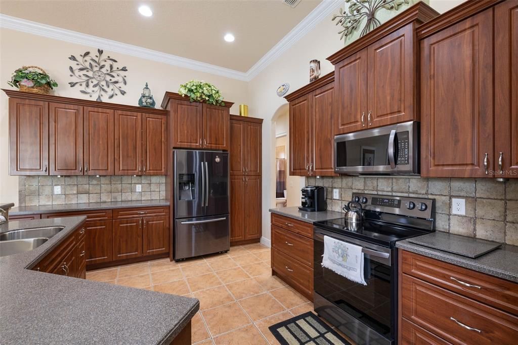 Active With Contract: $450,000 (3 beds, 3 baths, 2600 Square Feet)