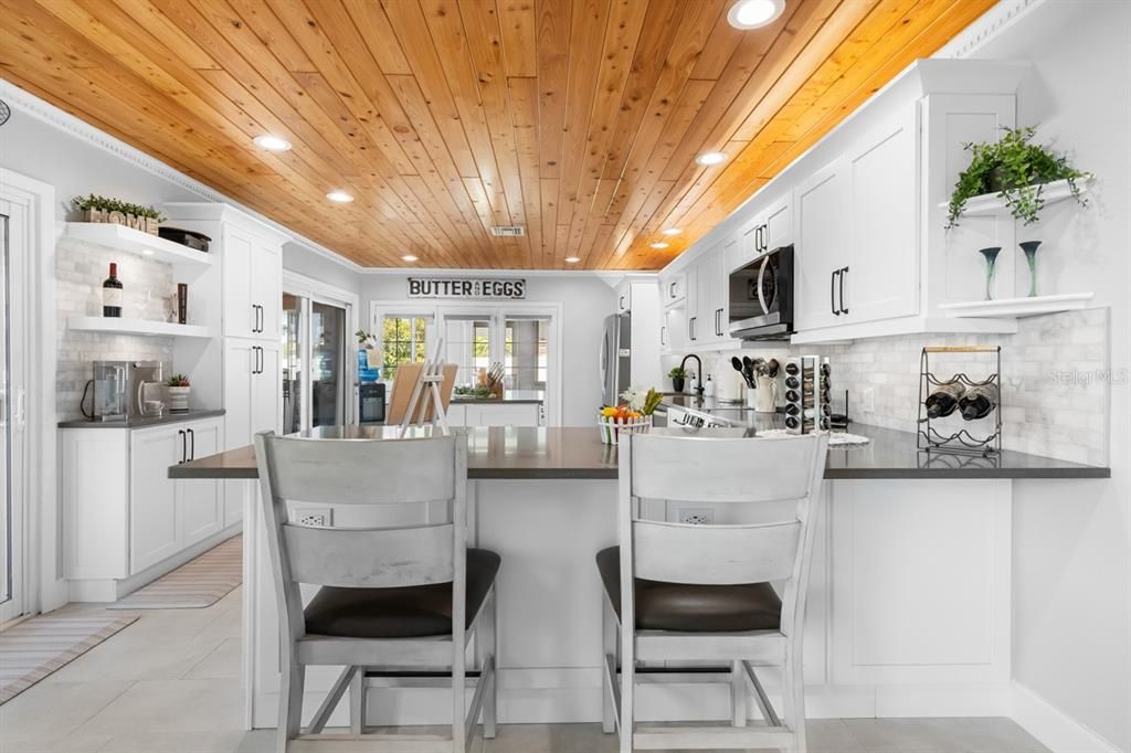 合同活跃: $799,000 (3 贝兹, 3 浴室, 2496 平方英尺)