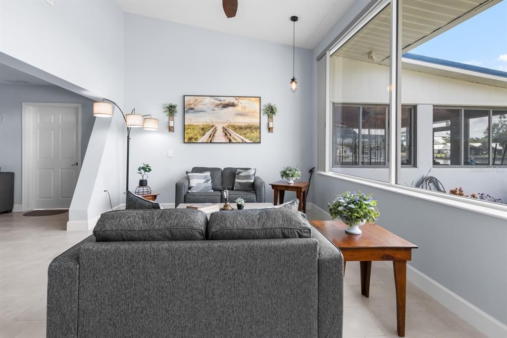 合同活跃: $799,000 (3 贝兹, 3 浴室, 2496 平方英尺)