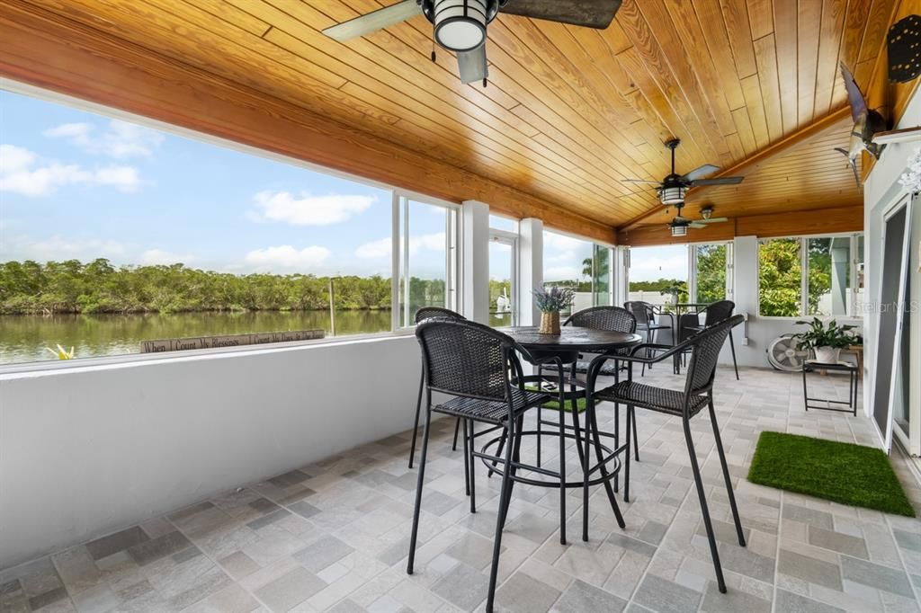 合同活跃: $799,000 (3 贝兹, 3 浴室, 2496 平方英尺)