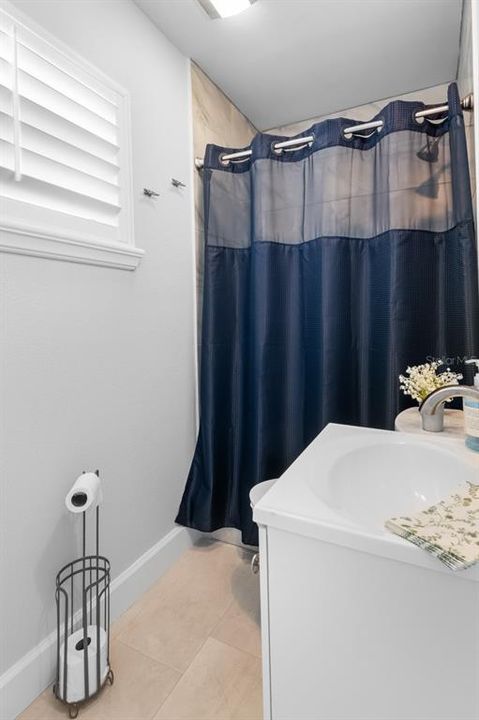 合同活跃: $799,000 (3 贝兹, 3 浴室, 2496 平方英尺)