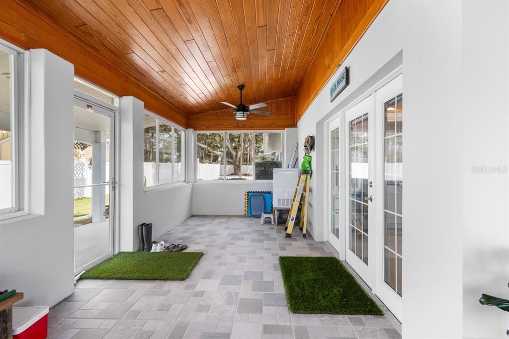 合同活跃: $799,000 (3 贝兹, 3 浴室, 2496 平方英尺)