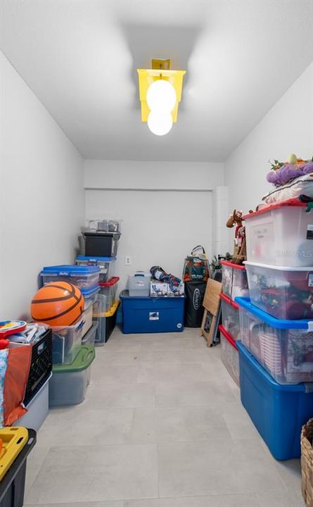 合同活跃: $799,000 (3 贝兹, 3 浴室, 2496 平方英尺)