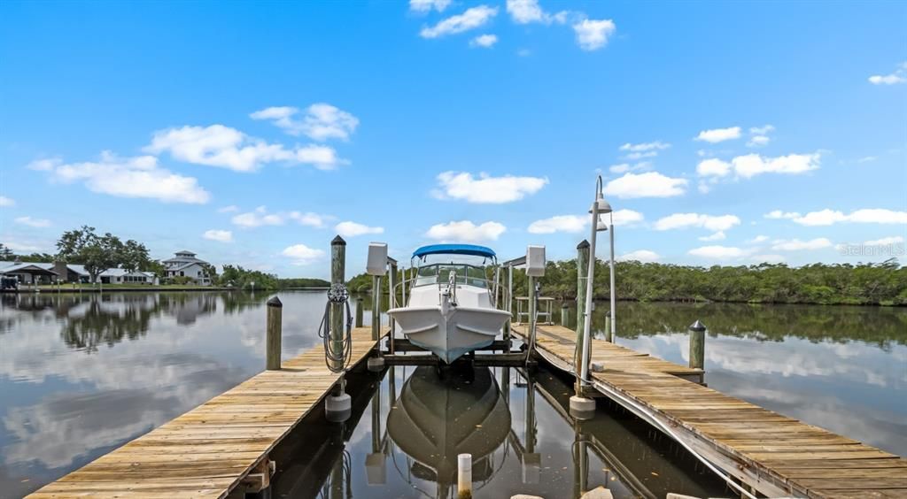 合同活跃: $799,000 (3 贝兹, 3 浴室, 2496 平方英尺)