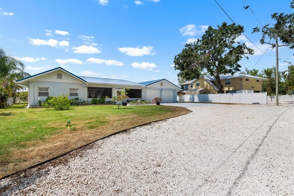 合同活跃: $799,000 (3 贝兹, 3 浴室, 2496 平方英尺)