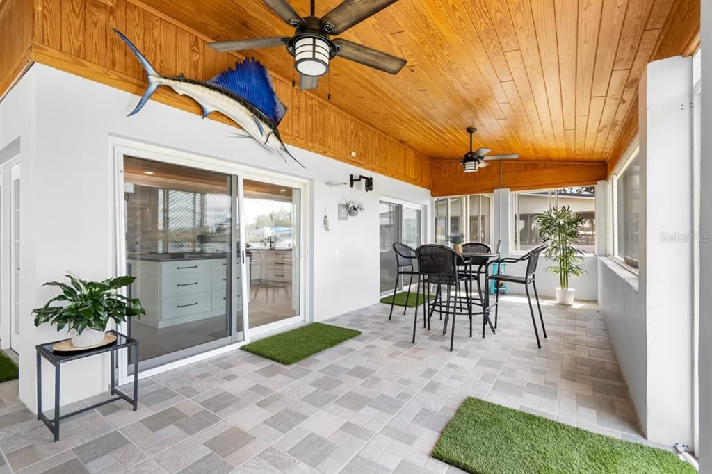 合同活跃: $799,000 (3 贝兹, 3 浴室, 2496 平方英尺)