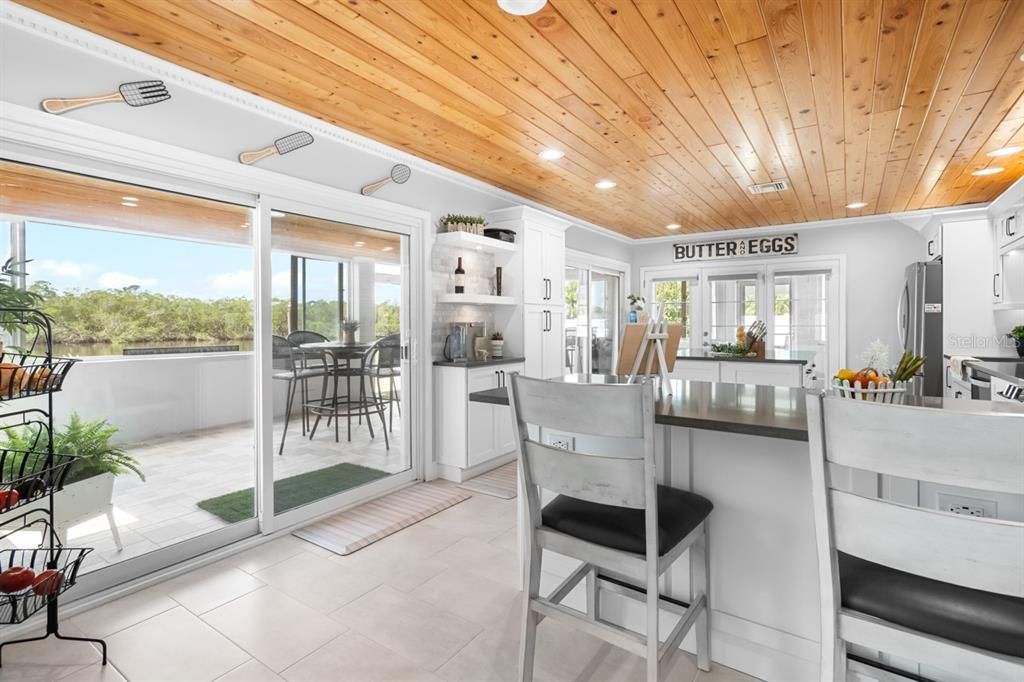 合同活跃: $799,000 (3 贝兹, 3 浴室, 2496 平方英尺)