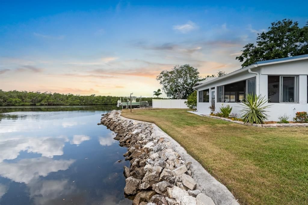 合同活跃: $799,000 (3 贝兹, 3 浴室, 2496 平方英尺)