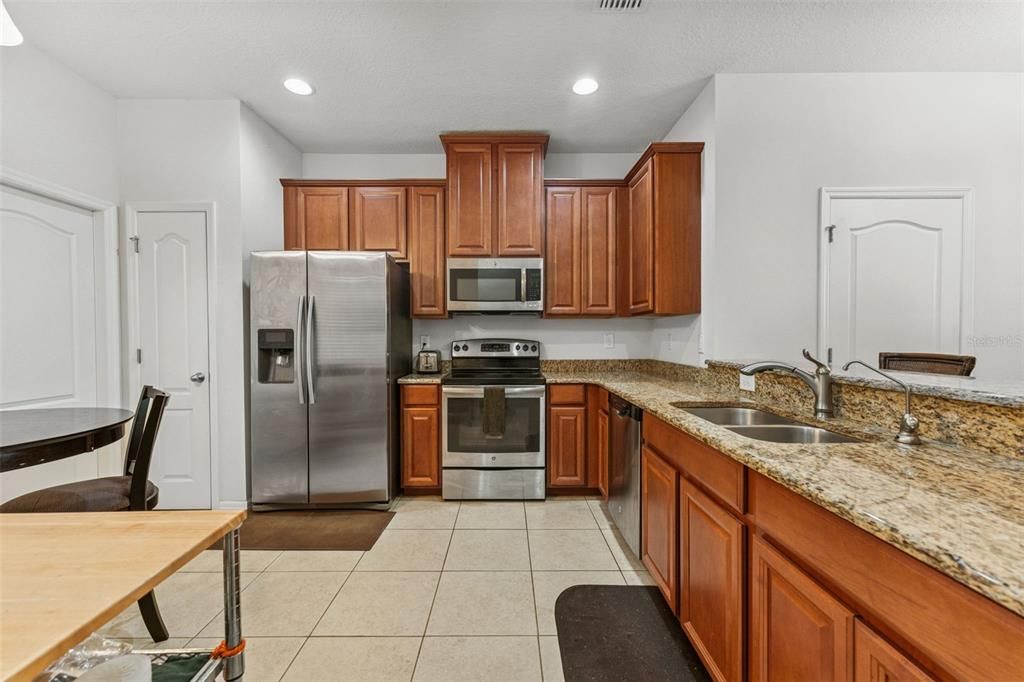 For Sale: $300,000 (3 beds, 2 baths, 1536 Square Feet)