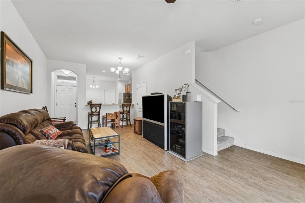 For Sale: $300,000 (3 beds, 2 baths, 1536 Square Feet)