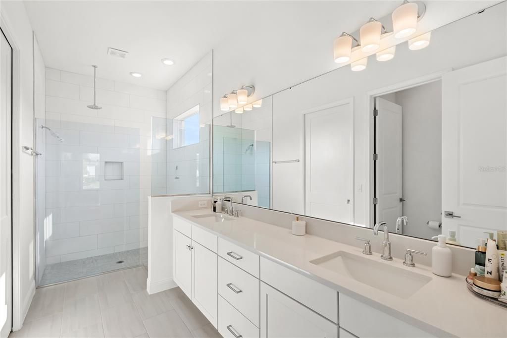 For Sale: $959,000 (5 beds, 4 baths, 2980 Square Feet)