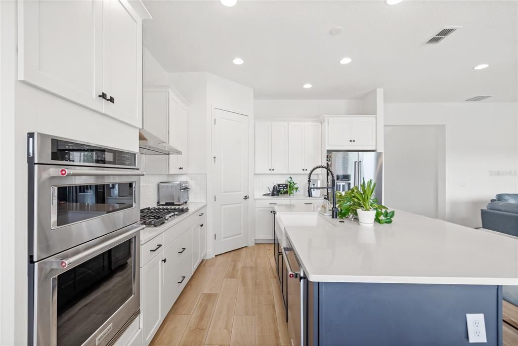 For Sale: $959,000 (5 beds, 4 baths, 2980 Square Feet)