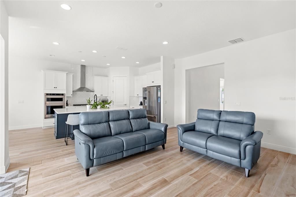 For Sale: $959,000 (5 beds, 4 baths, 2980 Square Feet)