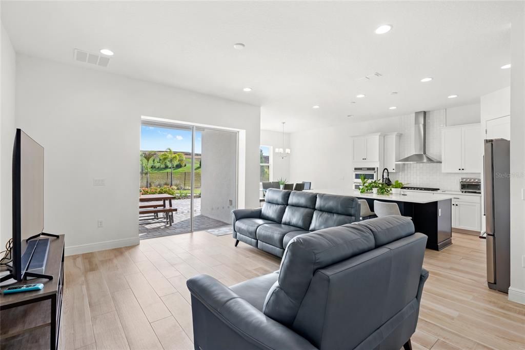 For Sale: $959,000 (5 beds, 4 baths, 2980 Square Feet)