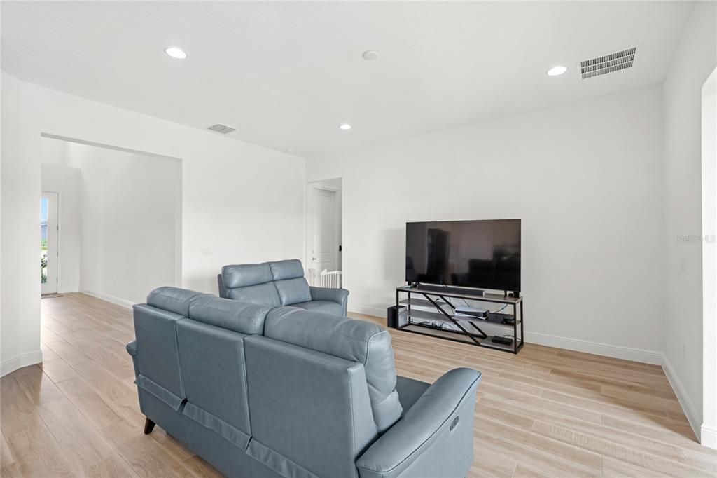 For Sale: $959,000 (5 beds, 4 baths, 2980 Square Feet)