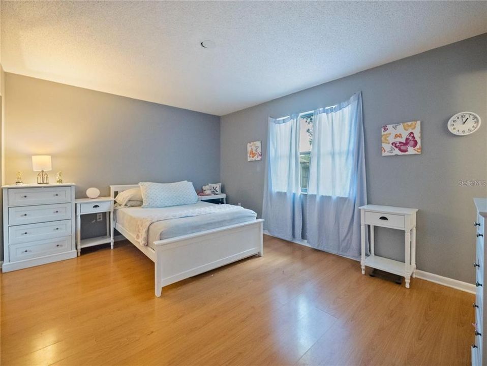 For Sale: $240,000 (3 beds, 2 baths, 1008 Square Feet)
