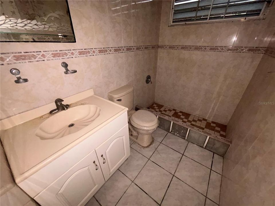 Под контрактом: $155,000 (3 спален, 2 ванн, 980 Квадратных фут)