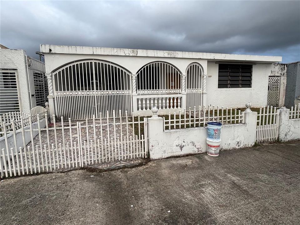 Под контрактом: $155,000 (3 спален, 2 ванн, 980 Квадратных фут)