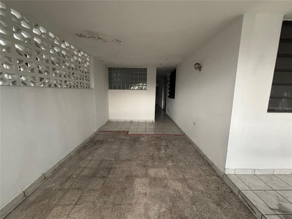 Под контрактом: $155,000 (3 спален, 2 ванн, 980 Квадратных фут)