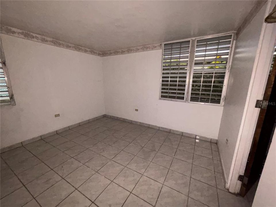 Под контрактом: $155,000 (3 спален, 2 ванн, 980 Квадратных фут)