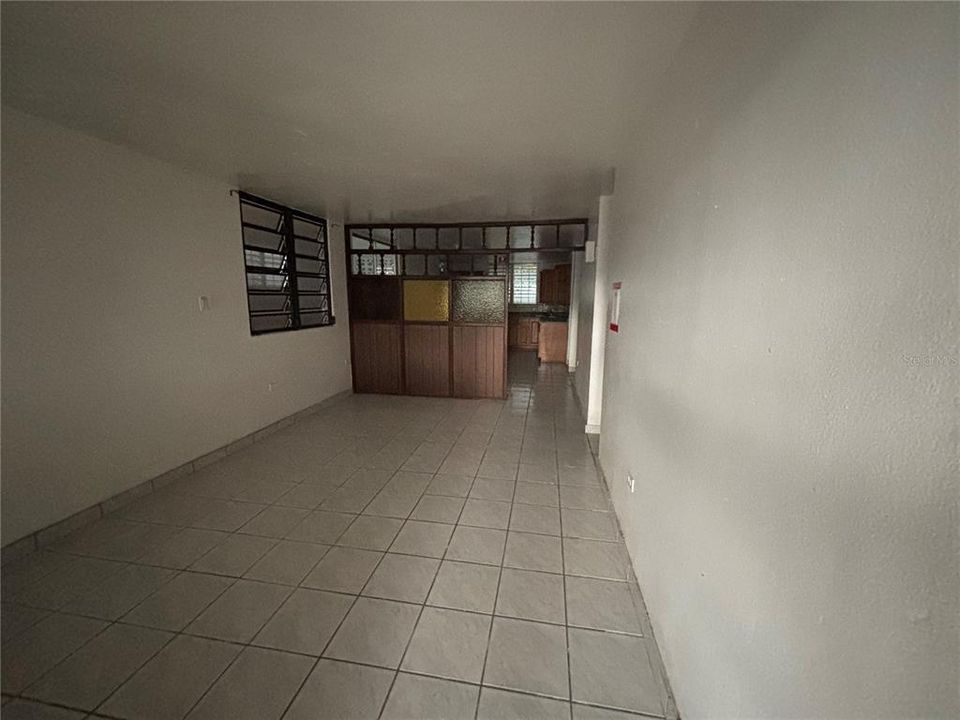 Под контрактом: $155,000 (3 спален, 2 ванн, 980 Квадратных фут)