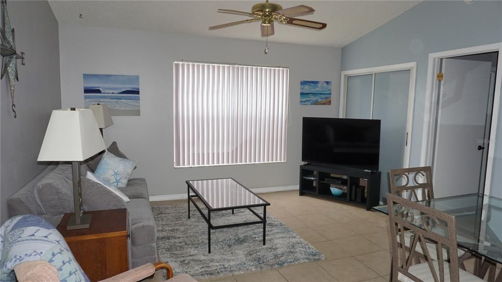 Под контрактом: $1,600 (2 спален, 2 ванн, 908 Квадратных фут)