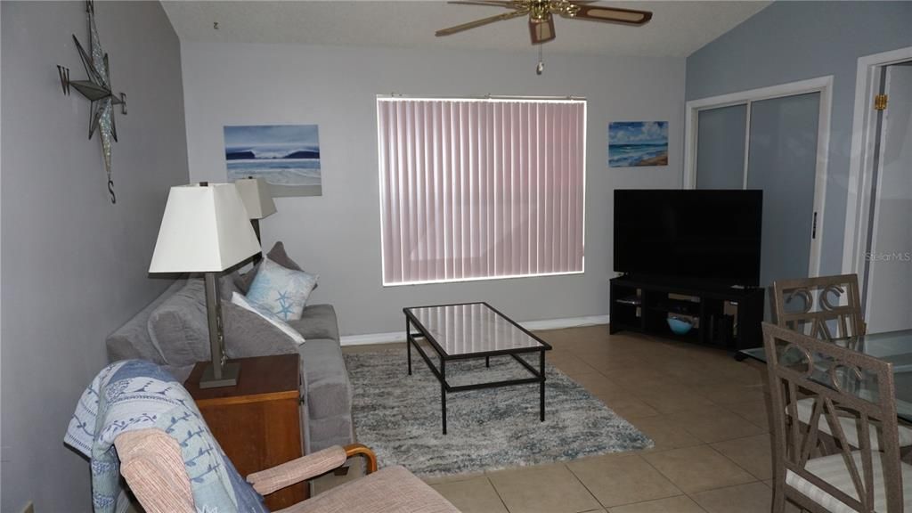 Под контрактом: $1,600 (2 спален, 2 ванн, 908 Квадратных фут)