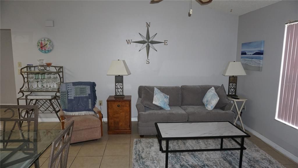 Под контрактом: $1,600 (2 спален, 2 ванн, 908 Квадратных фут)