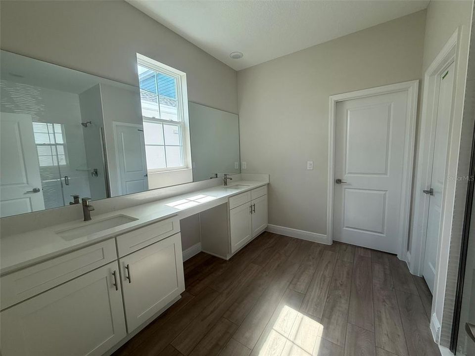 出租: $3,200 (5 贝兹, 3 浴室, 2289 平方英尺)