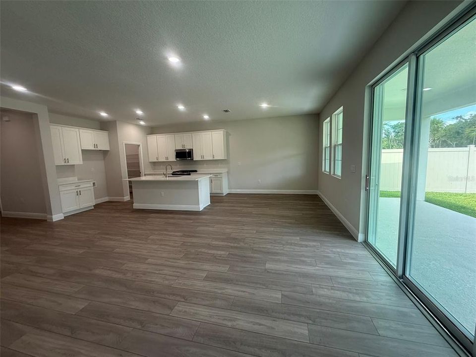 出租: $3,200 (5 贝兹, 3 浴室, 2289 平方英尺)