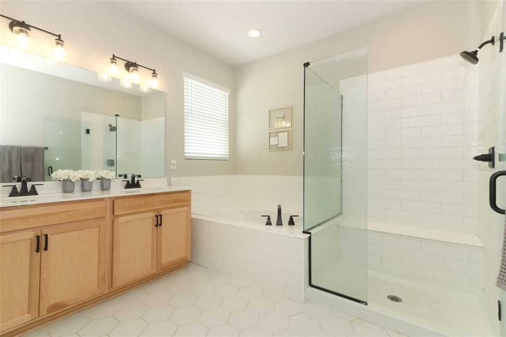 For Sale: $348,000 (4 beds, 3 baths, 2075 Square Feet)