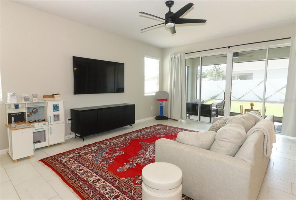 For Sale: $348,000 (4 beds, 3 baths, 2075 Square Feet)