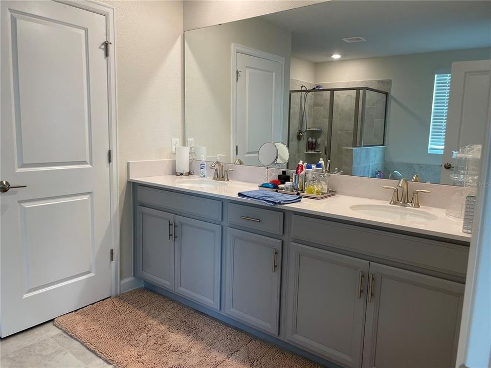 Под контрактом: $3,299 (4 спален, 2 ванн, 2949 Квадратных фут)