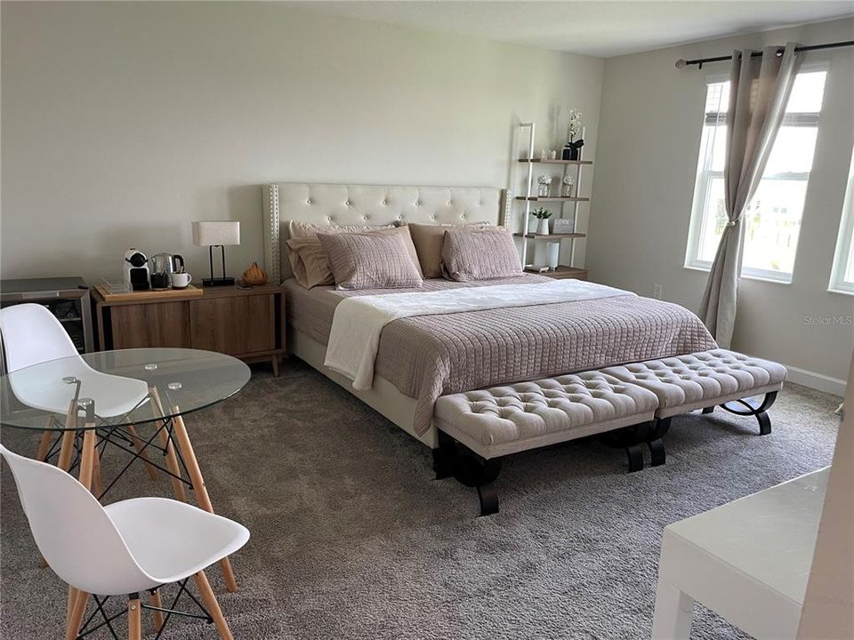 Под контрактом: $3,299 (4 спален, 2 ванн, 2949 Квадратных фут)