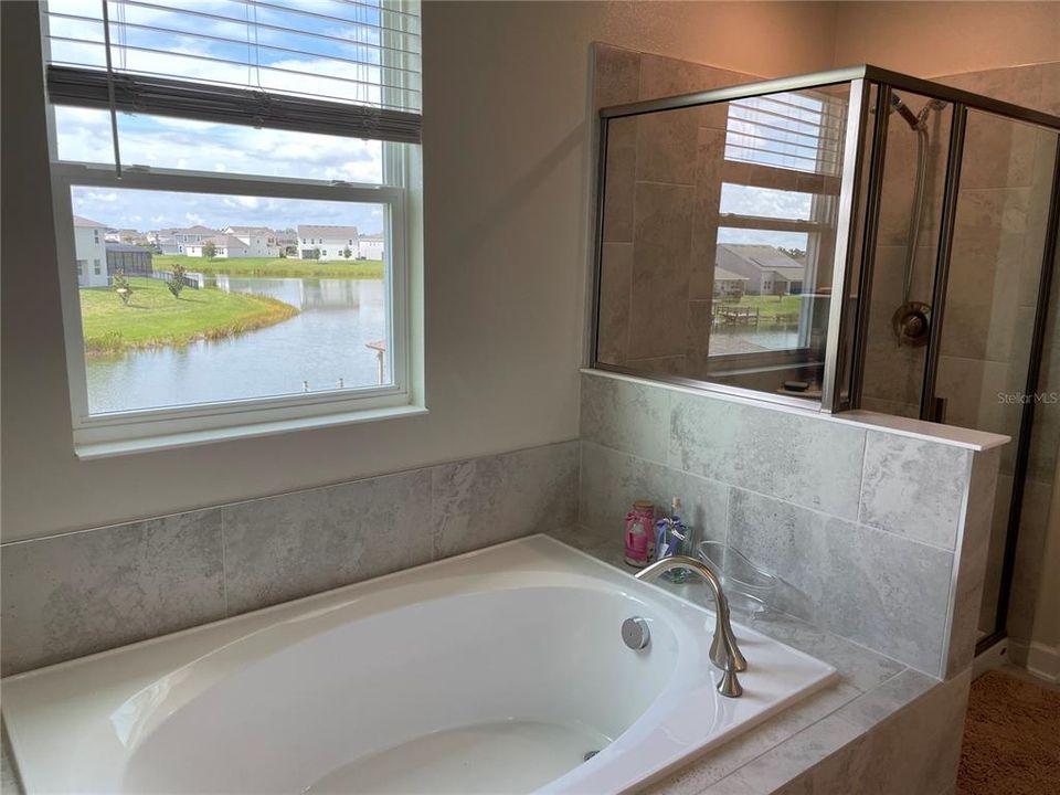 Под контрактом: $3,299 (4 спален, 2 ванн, 2949 Квадратных фут)