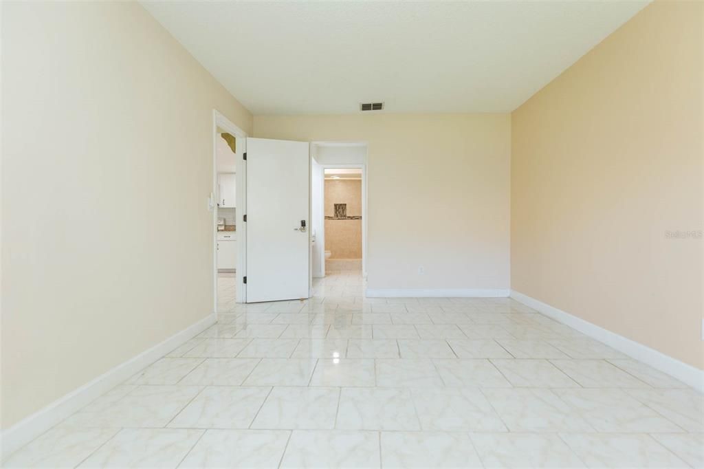 Под контрактом: $329,000 (2 спален, 2 ванн, 1314 Квадратных фут)