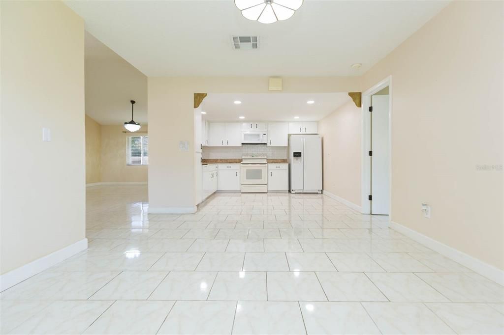 Под контрактом: $329,000 (2 спален, 2 ванн, 1314 Квадратных фут)