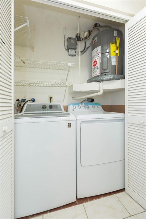 Под контрактом: $329,000 (2 спален, 2 ванн, 1314 Квадратных фут)