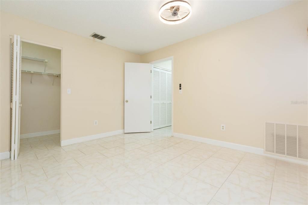 Под контрактом: $329,000 (2 спален, 2 ванн, 1314 Квадратных фут)