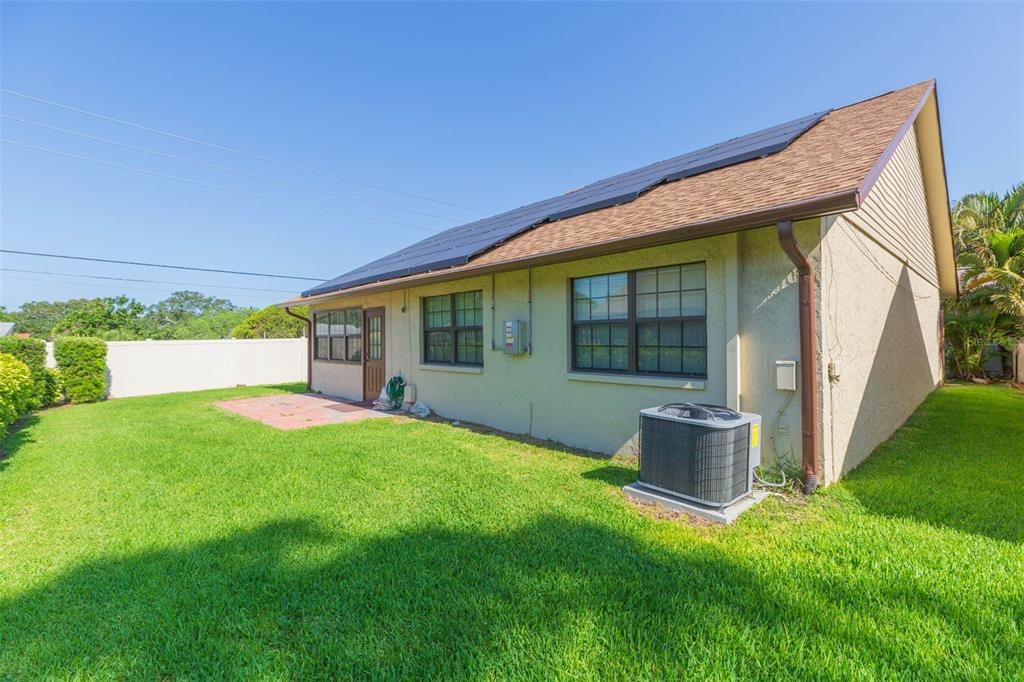 Под контрактом: $329,000 (2 спален, 2 ванн, 1314 Квадратных фут)