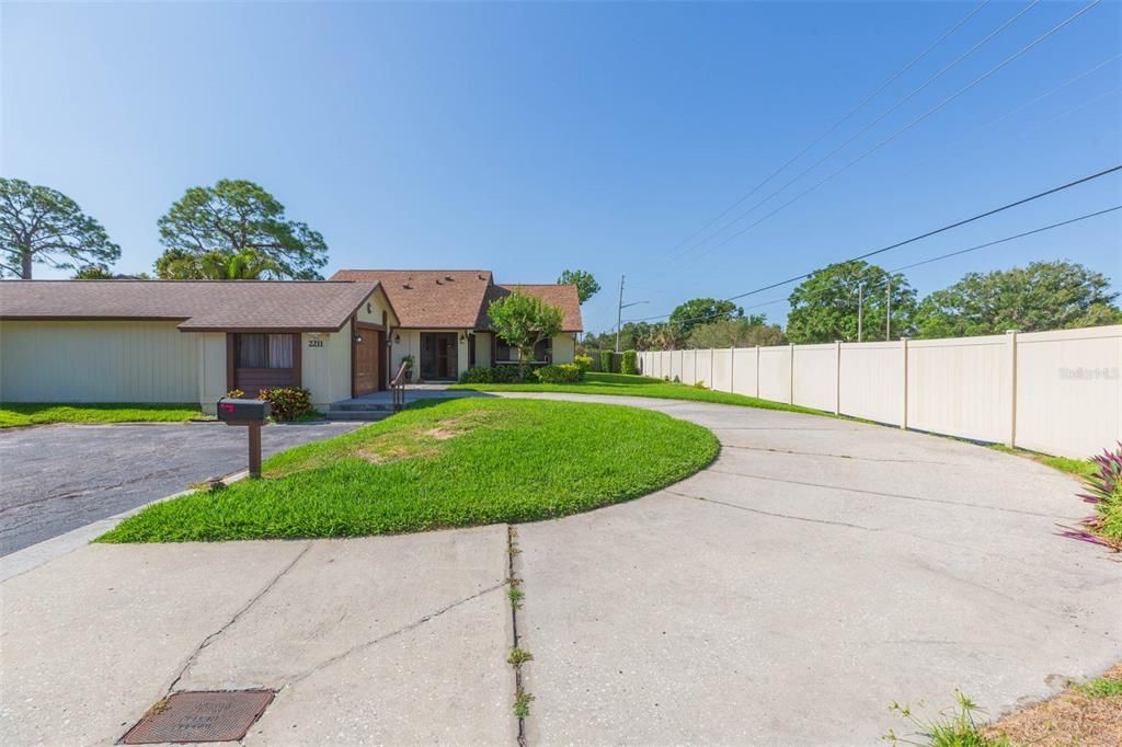 Под контрактом: $329,000 (2 спален, 2 ванн, 1314 Квадратных фут)