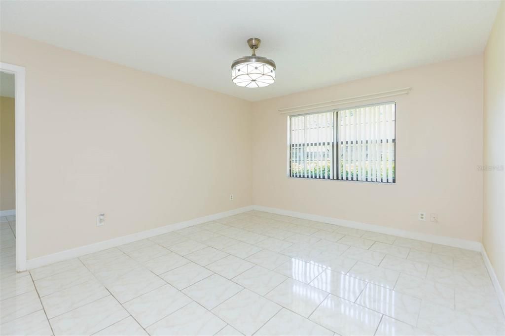 Под контрактом: $329,000 (2 спален, 2 ванн, 1314 Квадратных фут)