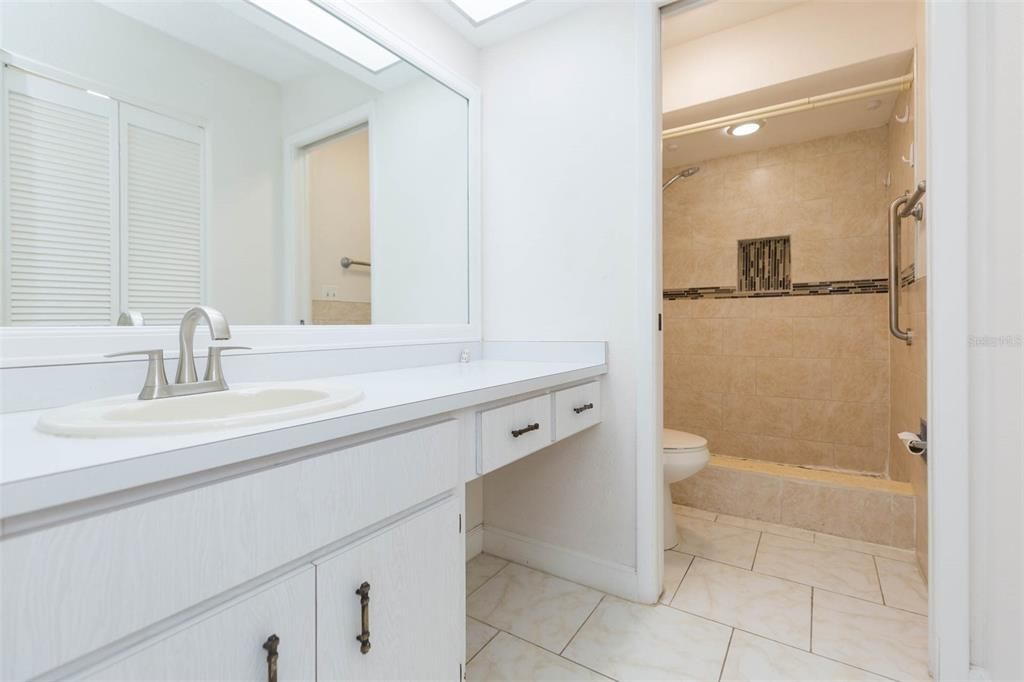 Под контрактом: $329,000 (2 спален, 2 ванн, 1314 Квадратных фут)