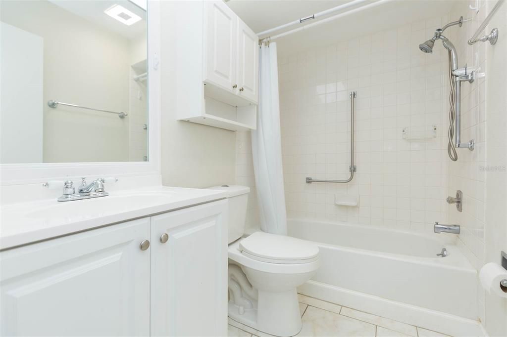 Под контрактом: $329,000 (2 спален, 2 ванн, 1314 Квадратных фут)