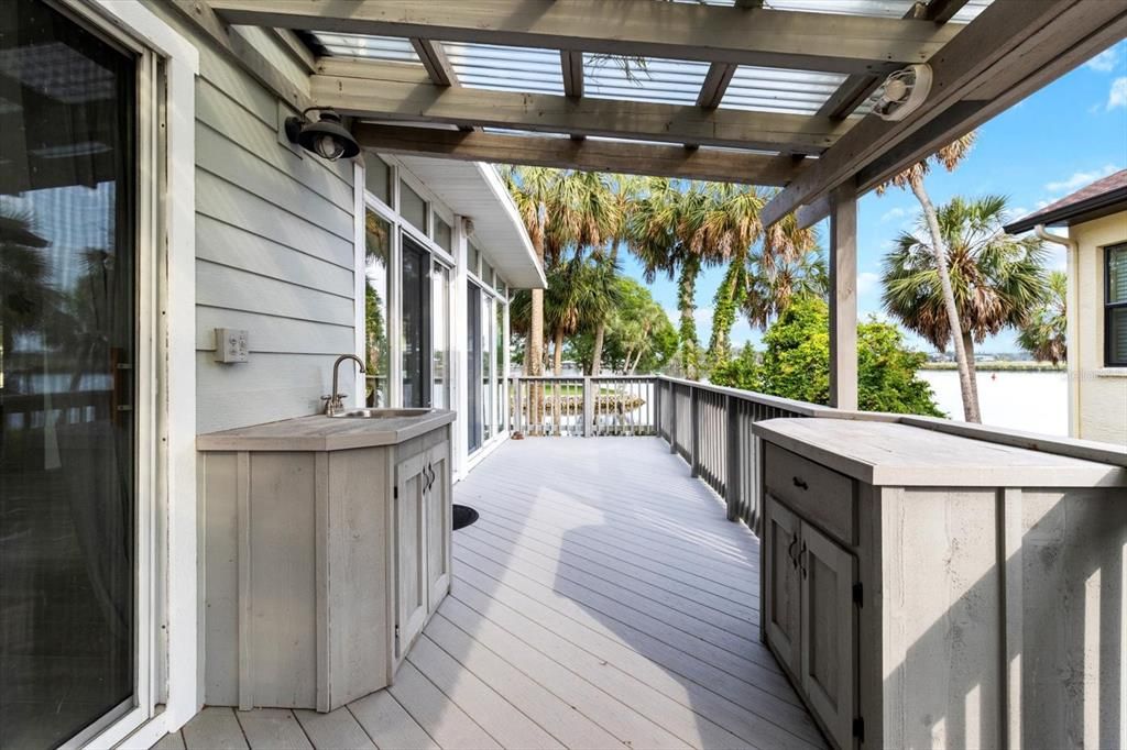 For Sale: $995,000 (3 beds, 2 baths, 2374 Square Feet)