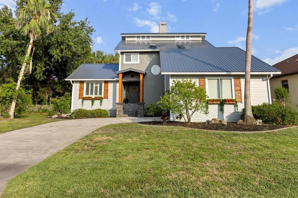 For Sale: $995,000 (3 beds, 2 baths, 2374 Square Feet)