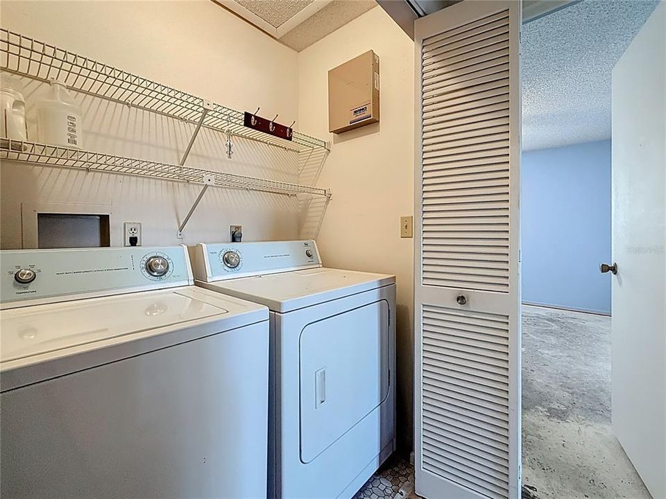 合同活跃: $188,000 (2 贝兹, 2 浴室, 1180 平方英尺)