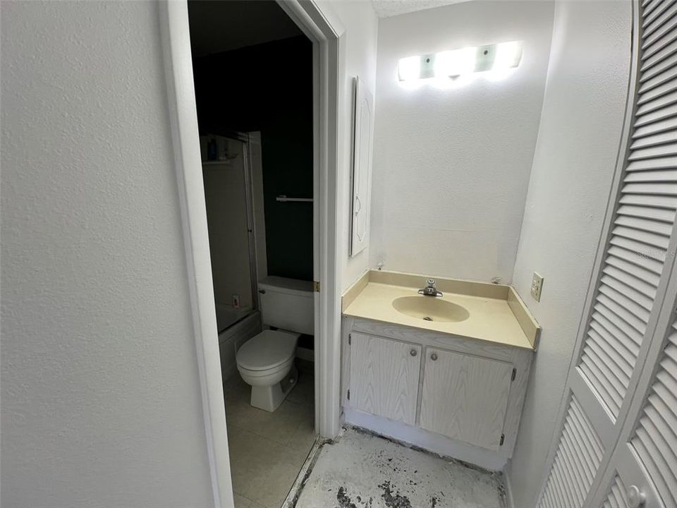 合同活跃: $188,000 (2 贝兹, 2 浴室, 1180 平方英尺)