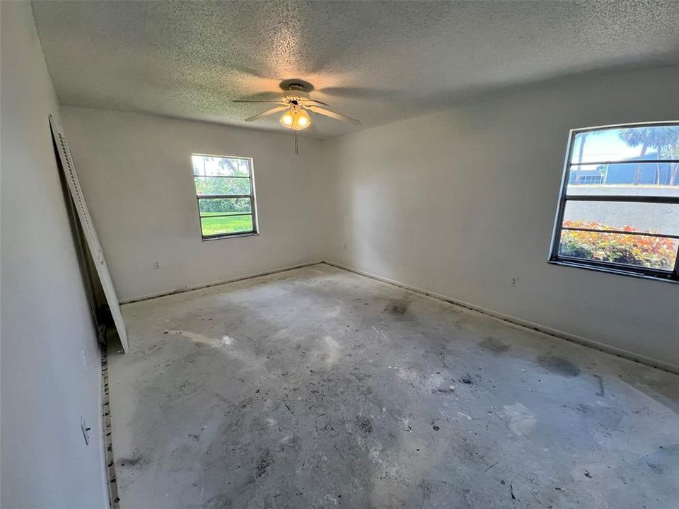 合同活跃: $188,000 (2 贝兹, 2 浴室, 1180 平方英尺)